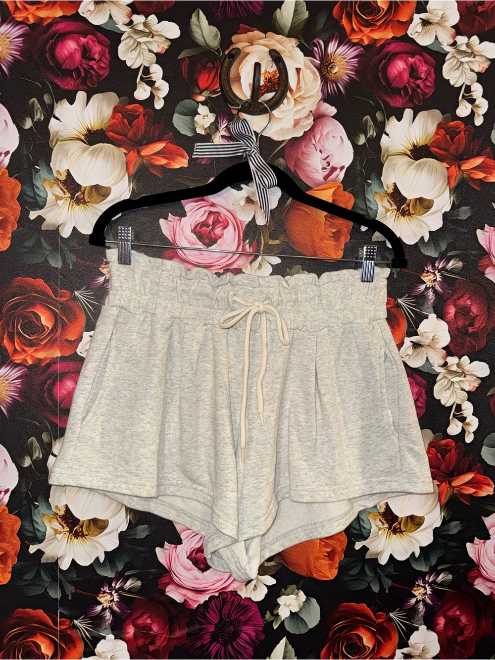 Urban Outfitters Light Gray Drawstring Paperbag Waistband Athleisure Shorts, M